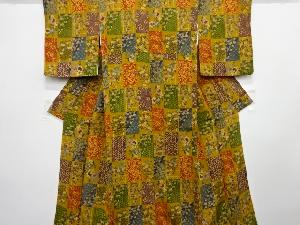 縮緬地　市松に花・古典柄　小紋着物